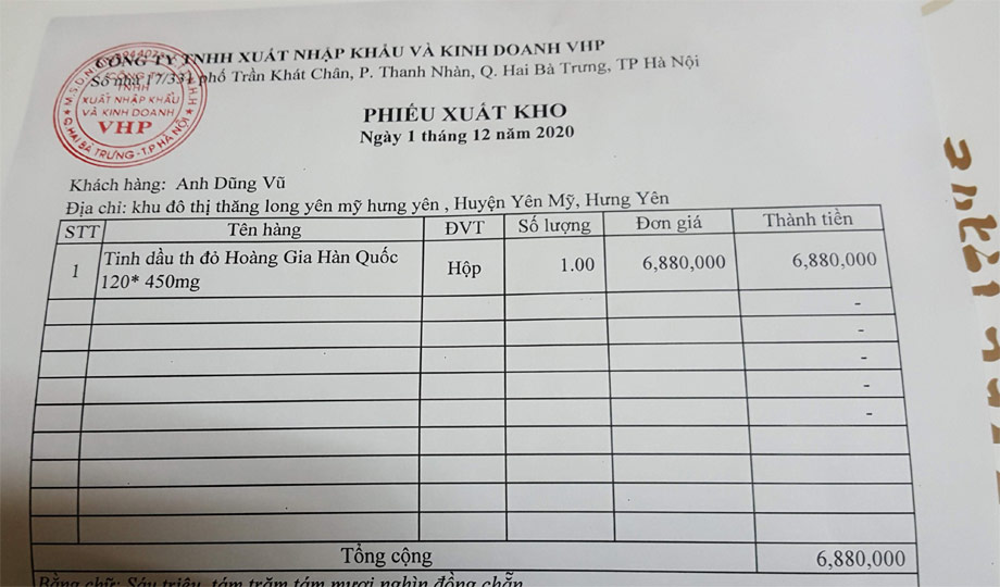 Phiếu xuất kho của nhà nhập khẩu có dấu đỏ kèm theo khi giao hàng cho khách