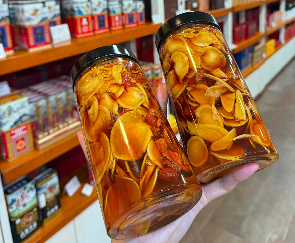 Cách bảo quản sâm tươi Hàn Quốc với thái lát ngâm cùng mật ong Cách bảo quản sâm tươi Hàn Quốc với thái lát ngâm cùng mật ong
